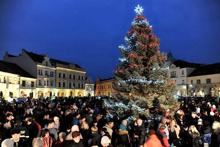 Tuto neděli od 13h začíná na náměstí Vítání adventu