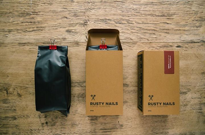 Včera nám přišla Keňa Kamwangi z brněnské pražírny Rusty Nails Coffee Roasters.