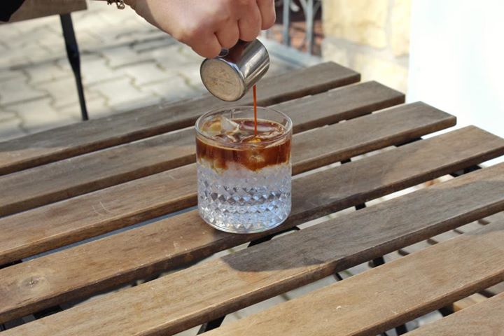 Čas zahrádek přichází a s ním i ESPRESSO TONIC!  Fentimans Tonic s naším espres…