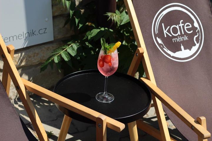 Žufánek Gin, Fentimans Růžovka & vraňanské jahody  Dokonalost pro tohle počasí