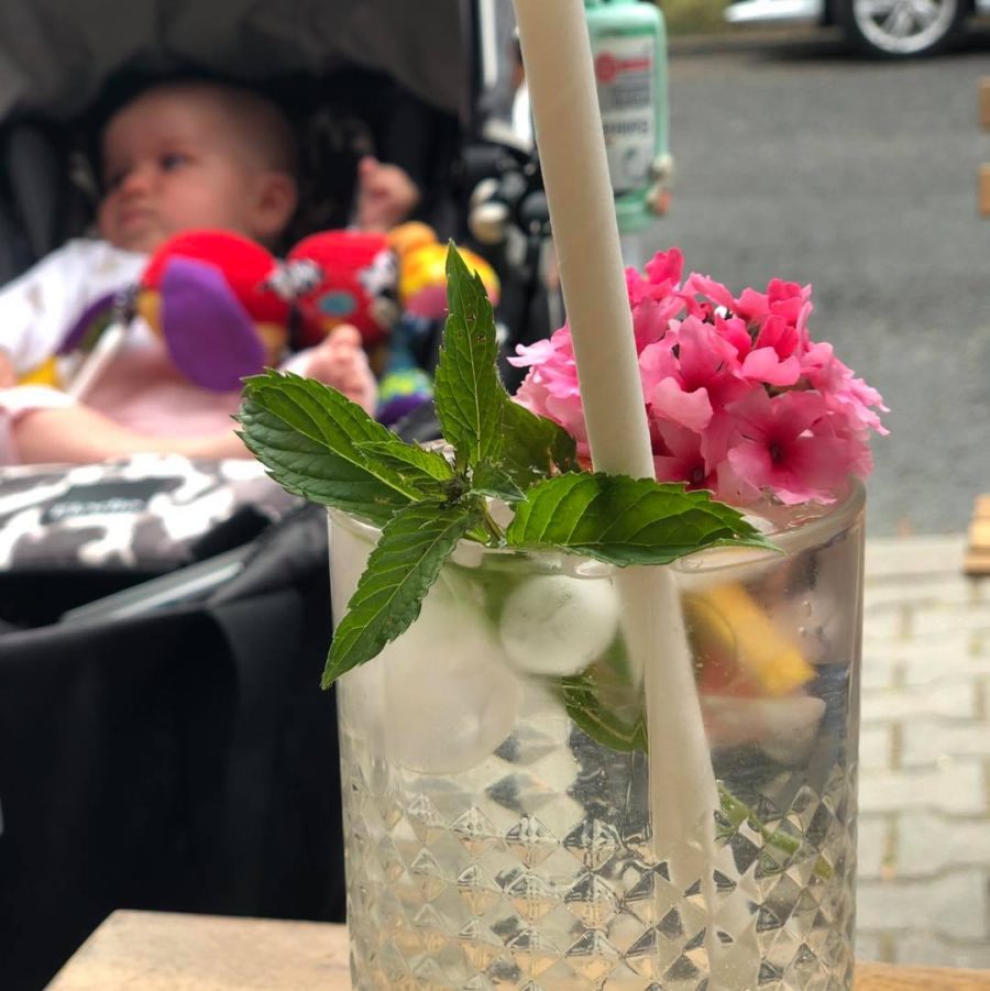 Bezinková limonáda z kokořínského bezu   V tuto dobu vyšperkované o jedlé květy …