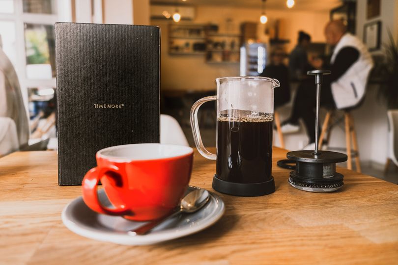 Jistě znáte french press, v českých domácnostech jedno z nejčastějších vybavení …