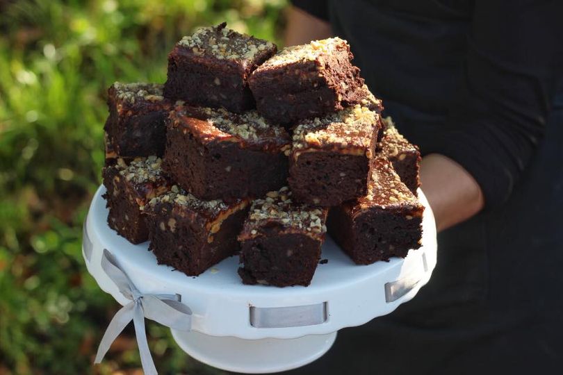 Prvomájové brownies s arašídovým máslem právě teď v kavárně  Krásný den přejeme!…