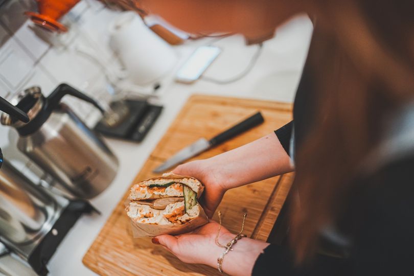 Bagel s uzeným lososem  Přinášíme nové bagely do naší stálé nabídky, kozí sýr ny…