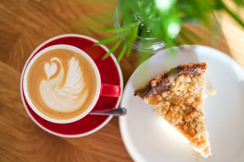Na svatého Jiří… 
 každý věrný Jirka na kafe k nám míří  S kartičkou máte tot…
