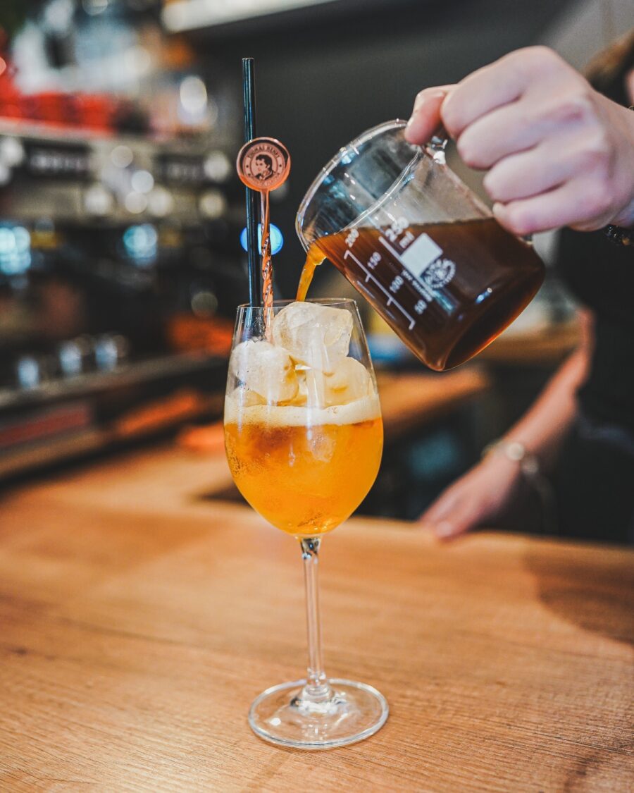 Soulmate! Oblíbený kávový drink od naší Aduš, který je naprostou klasikou. Ochut…